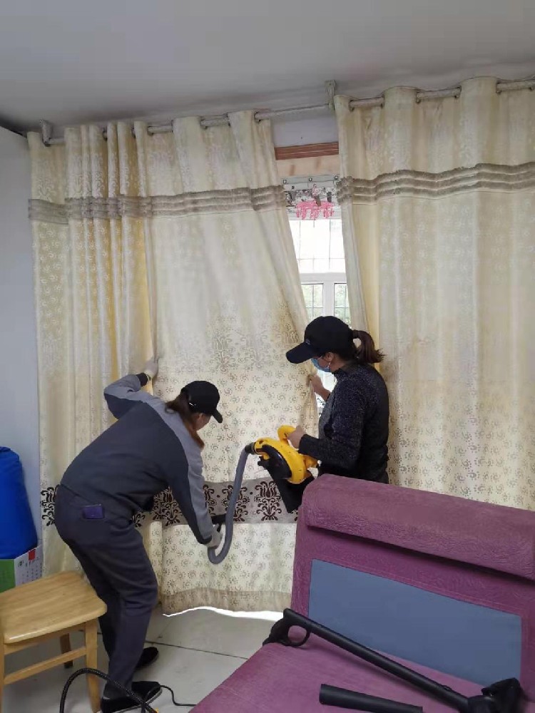 重庆八福家政公司窗帘免拆清洗服务 重庆八福家政公司窗帘免拆清洗服务